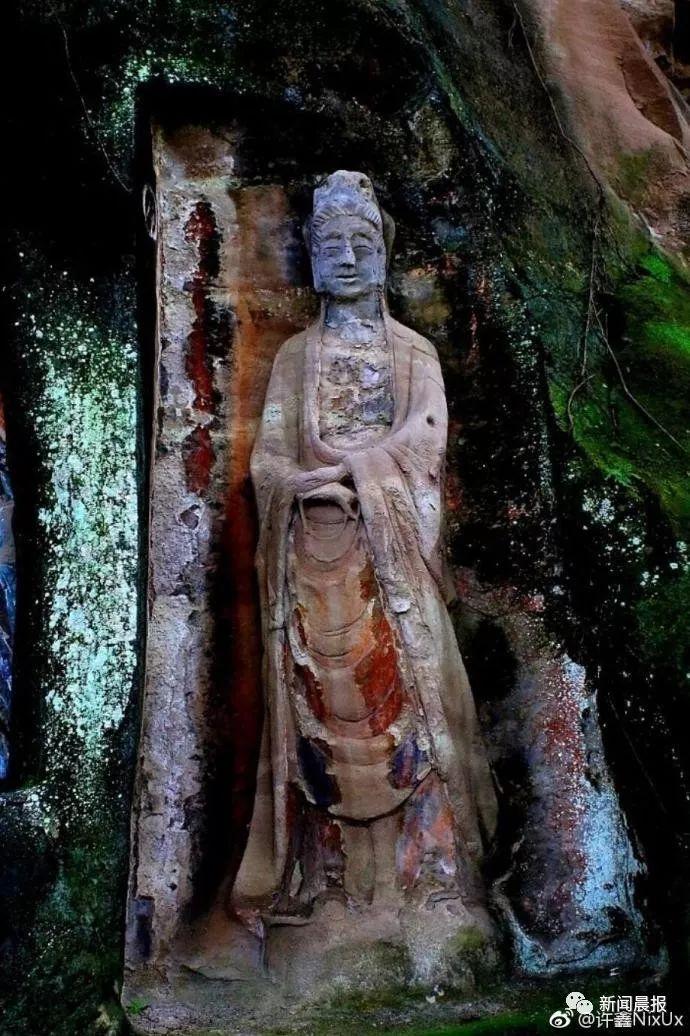 水泥补脸后的造像: