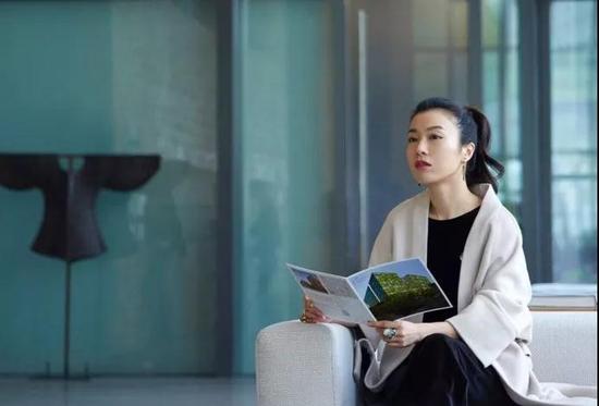 今天家居姐要为大家介绍的，正是魏娜团队WEI architects 设计的“小溪家”。