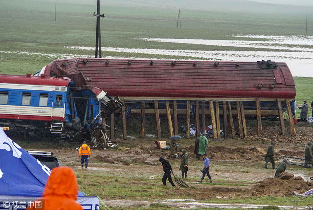 8·12蒙古列车脱轨事故图片