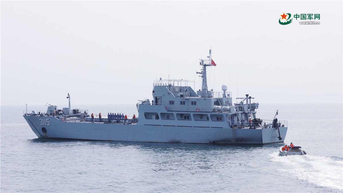 连日来,北部战区海军某护卫舰支队组织舰艇奔赴黄海某海域展开为期