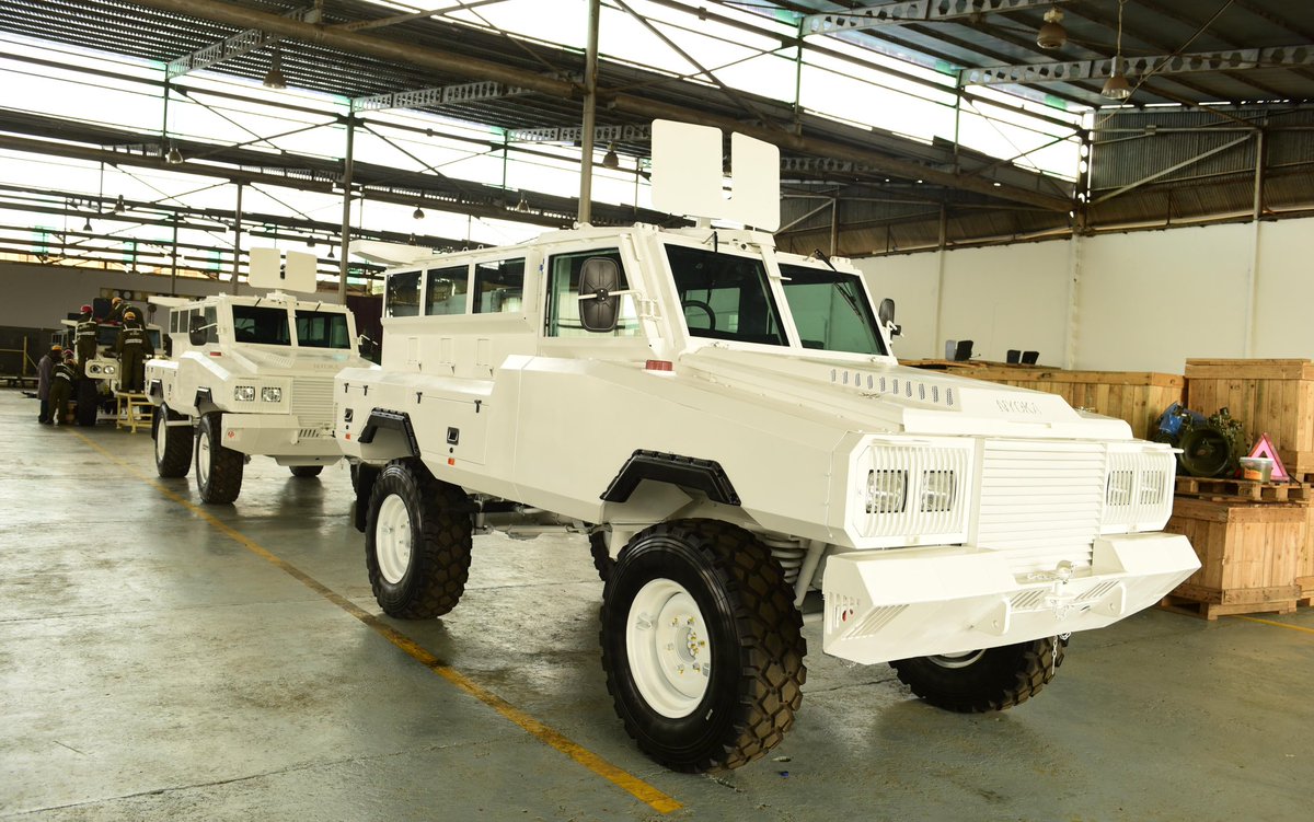 8 乌干达首辆防雷车下线 总统亲自视察