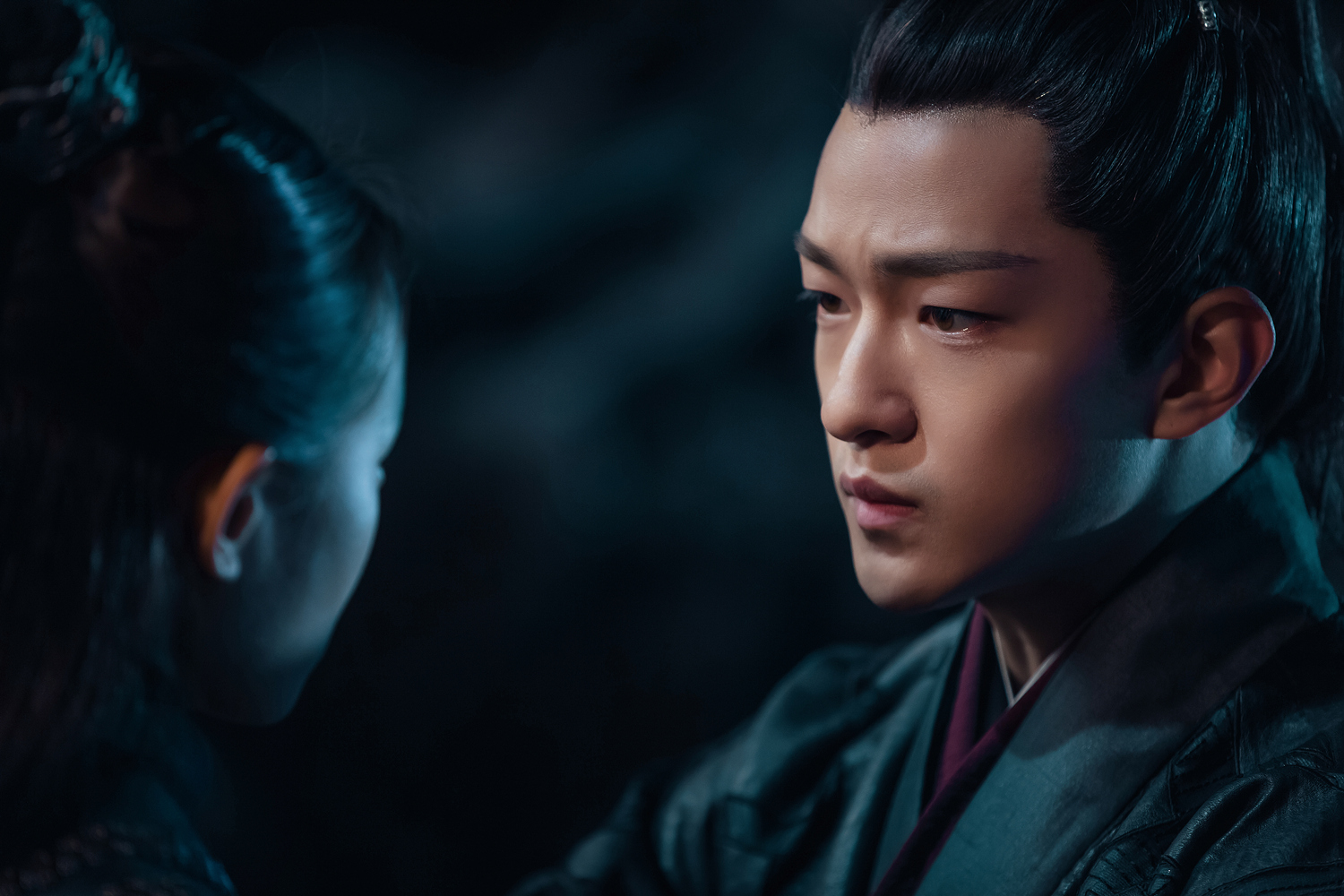 屈楚萧媚者无疆割膝跪冰网友被虐哭爱过