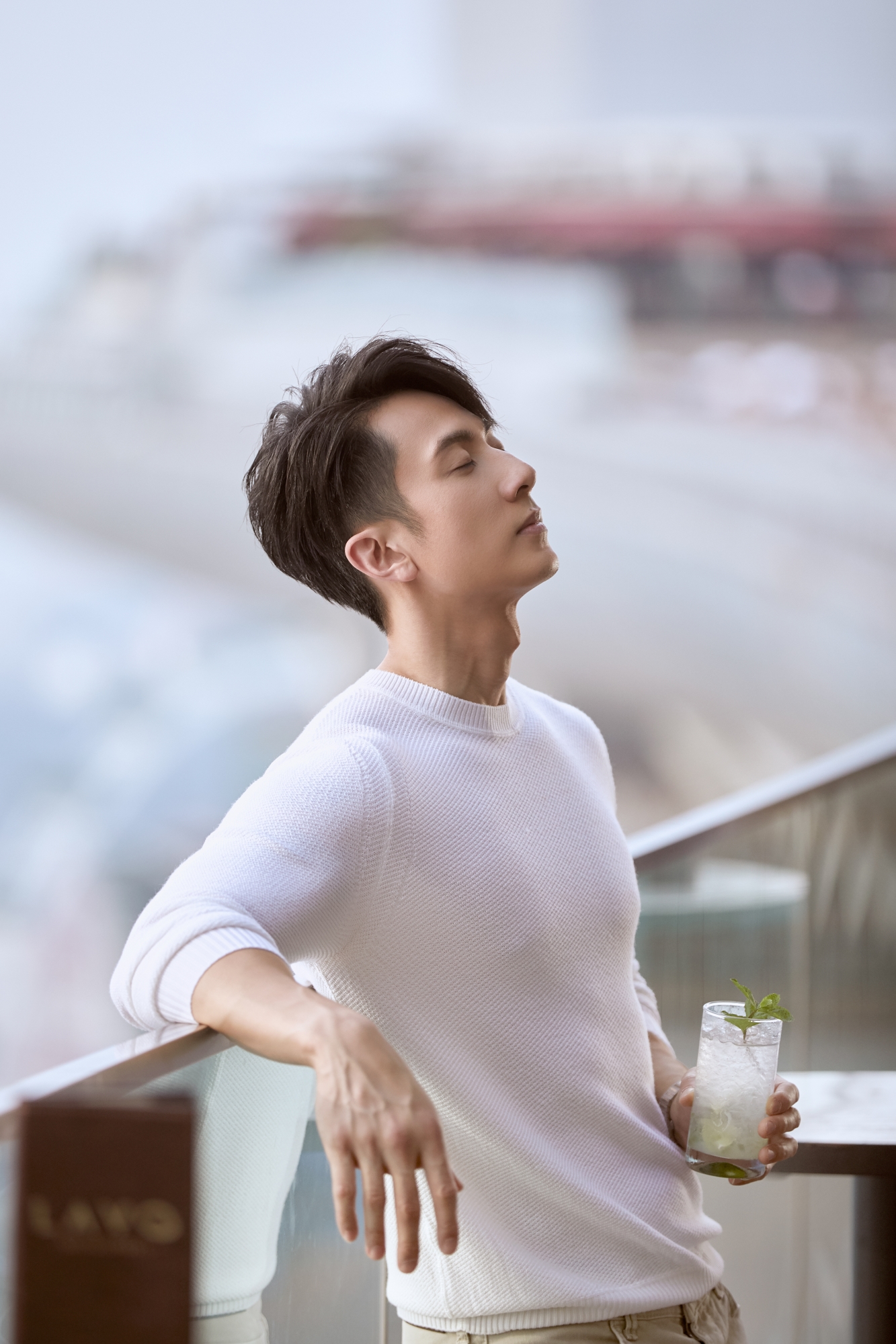 型男吴尊最新写真曝光 完美身材演绎经典黑白色系