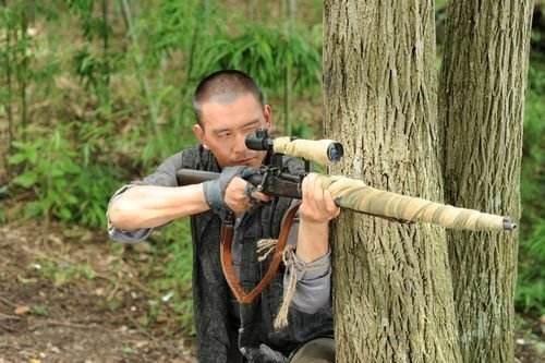 3、《向着炮火前进》