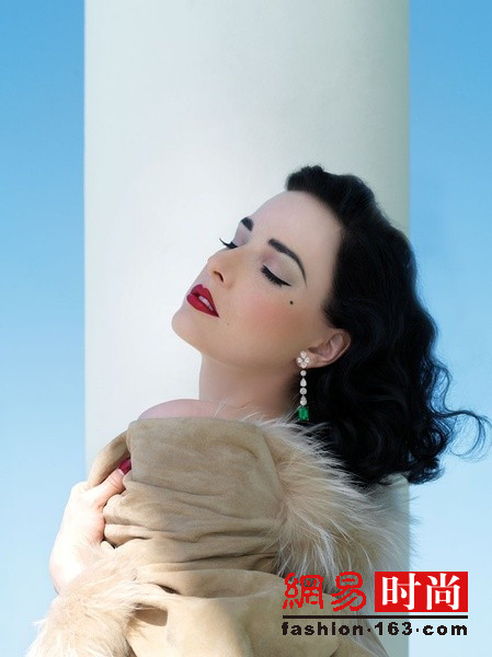 最美脱衣舞娘Dita Von Teese美得像是一幅画