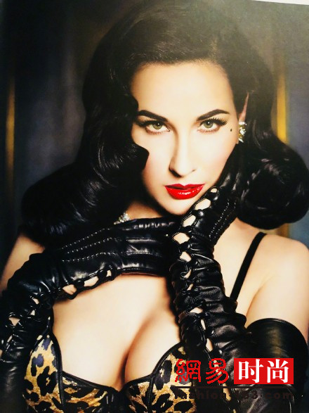 最美脱衣舞娘Dita Von Teese美得像是一幅画