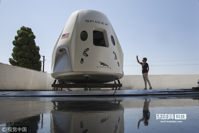 spacex总部举办媒体开放日 龙飞船模拟器内部曝光