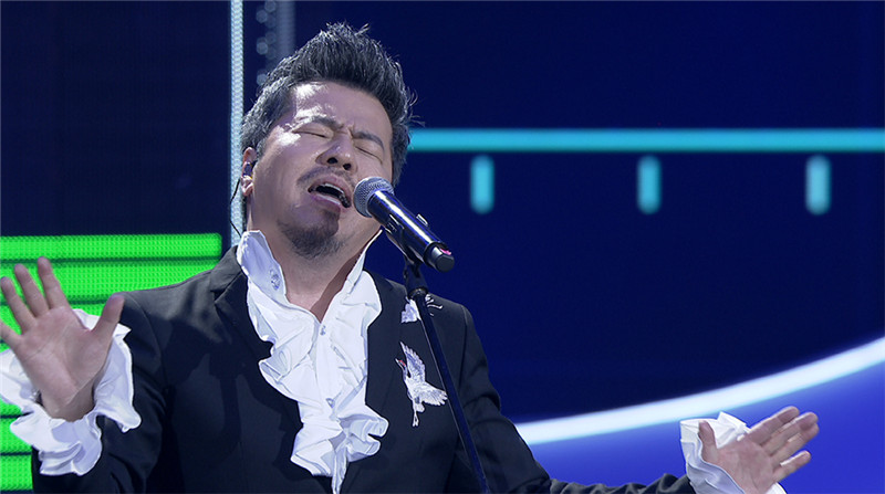 制作人黄国伦一起,用苏轼的《念奴娇·赤壁怀古》各创作一首音乐作品