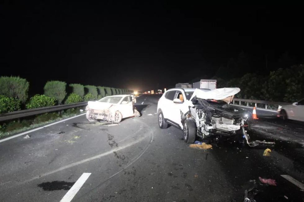 昨天晚上杭州高速车祸图片