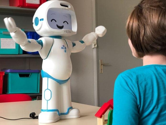 机器人专为自闭症孩子研发 助其提高社交能力