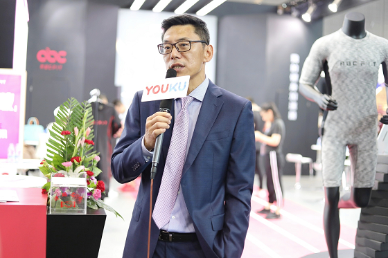 董事长郭彪和营销总经理孙乐向到场的合作伙伴和媒体介绍了abcfit最新