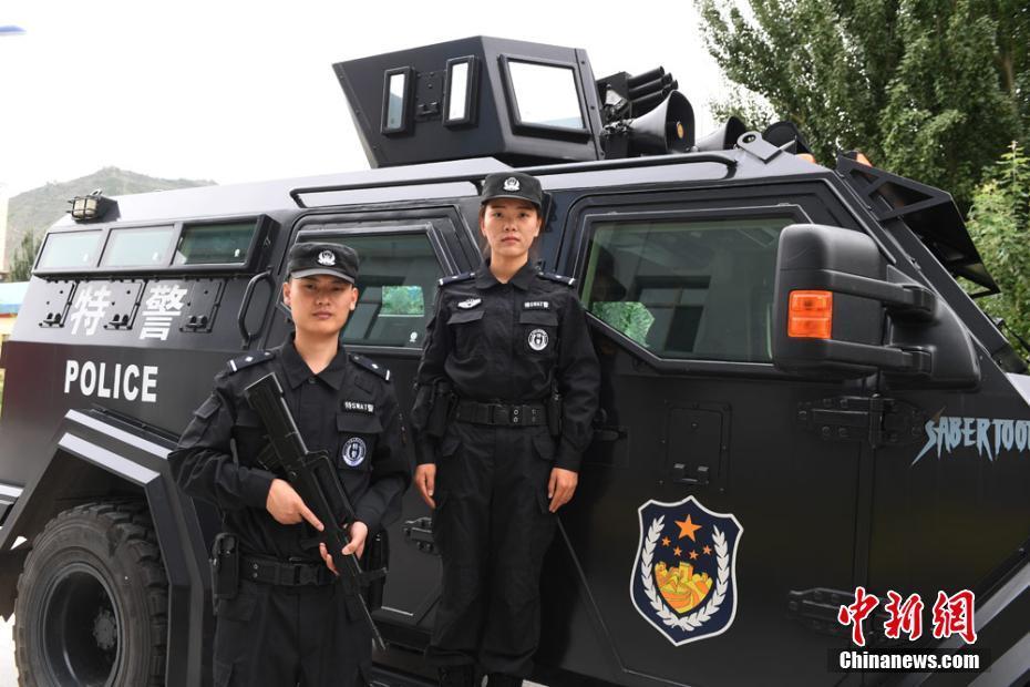 公安特警警服图片