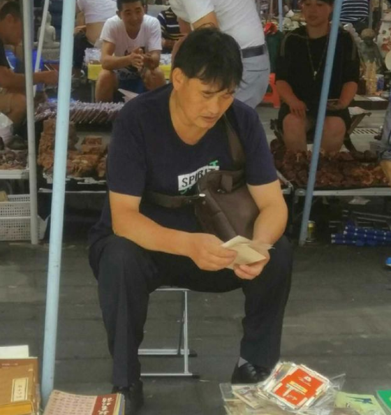 对于村民和媳妇的这种行为，朱之文并没有制止，估计是朱之文太老实了吧。