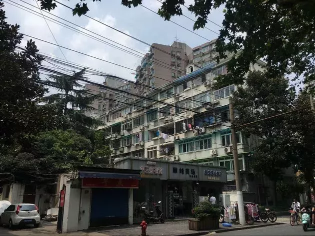流拍的上海江浦社区B2-03地块周边多是老旧小区（每经记者 程成 摄）