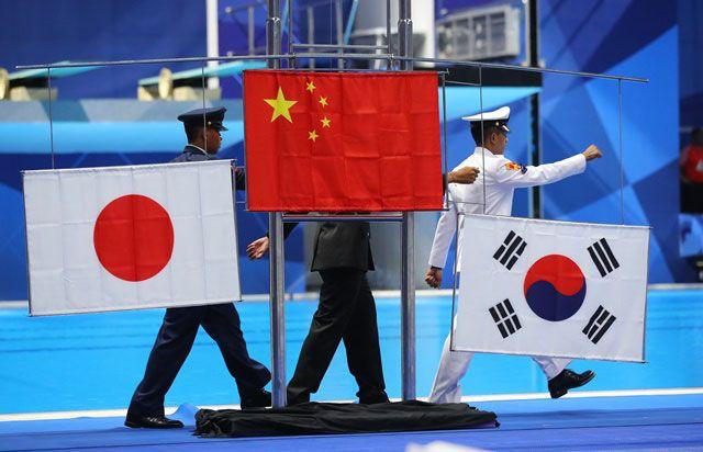 亚运会颁奖仪式上,韩国国旗被挂反 .来源:kbs