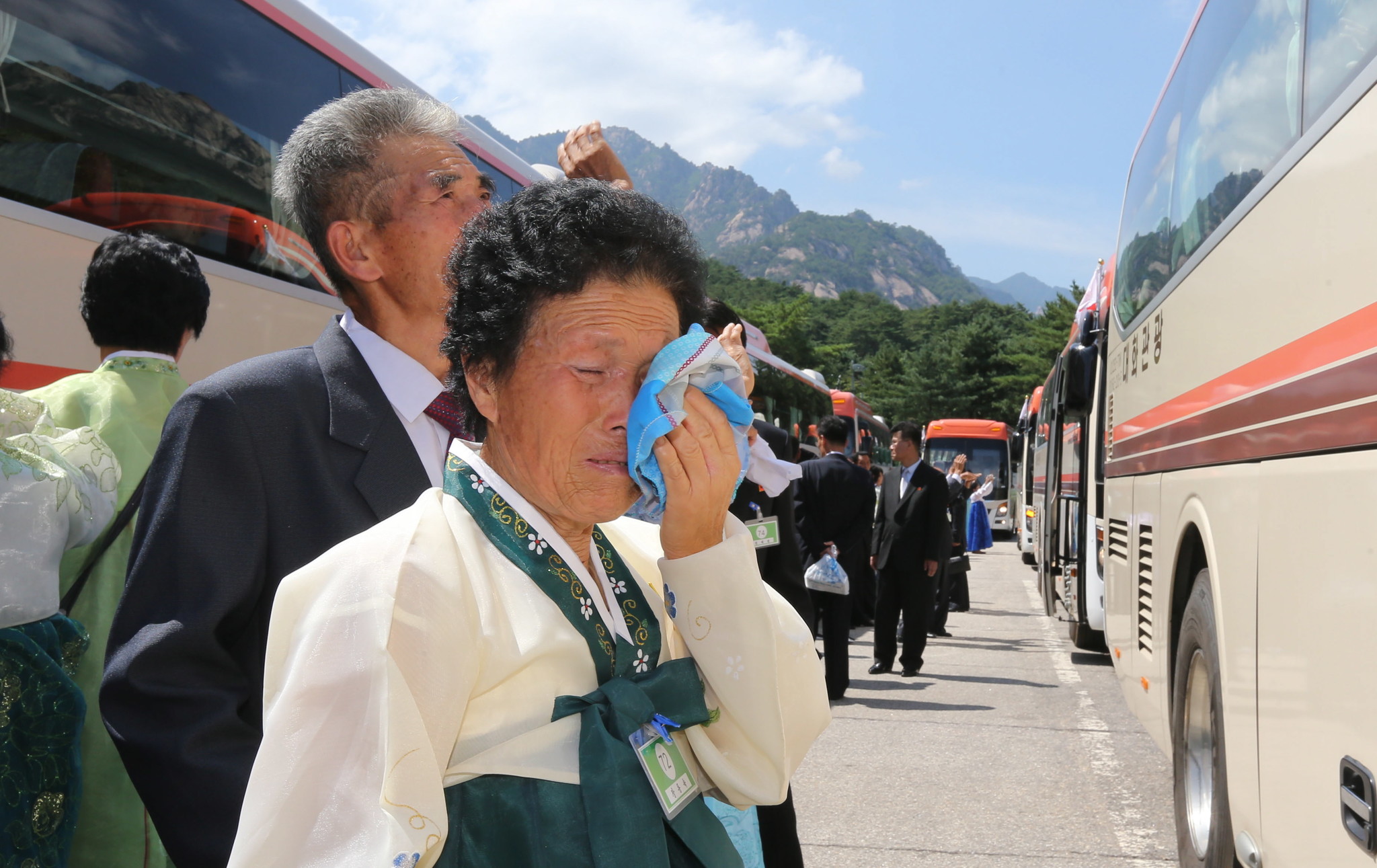 9 朝韩离散家属首轮会面结束 亲属告别依依不舍