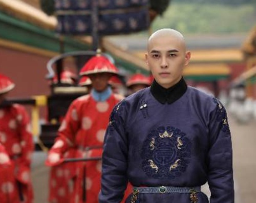 别再只傻傻喜欢傅恒了,其实戏外的海兰察与和亲王都超帅