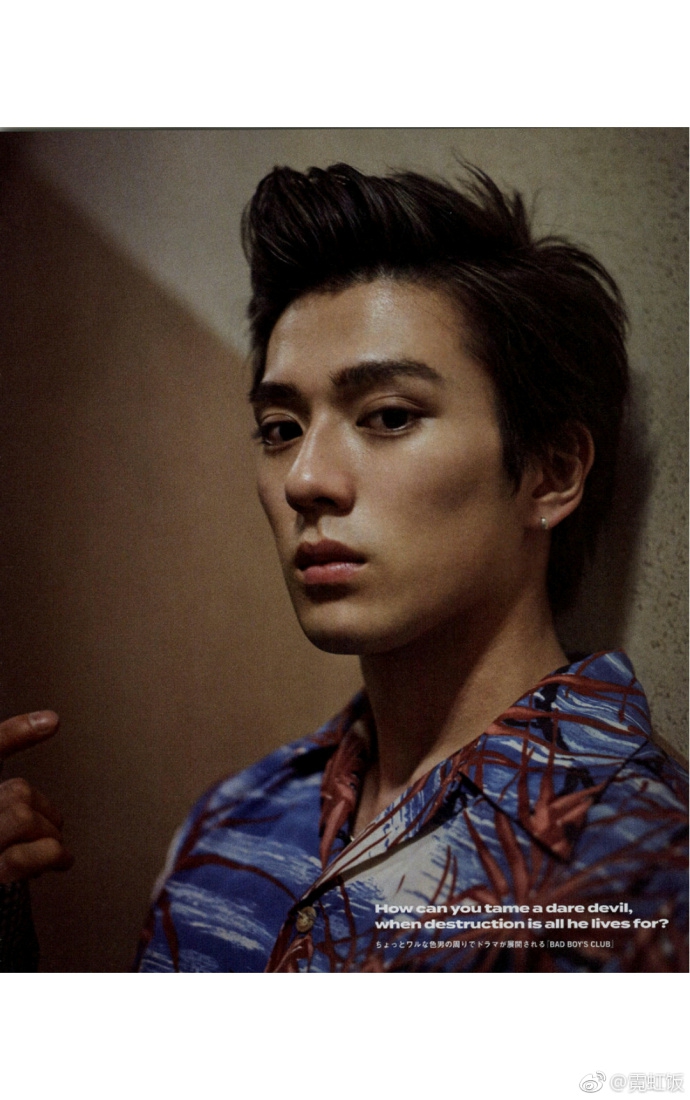 新浪娱乐讯 新田真剑佑日前拍摄了一组写真,照片中