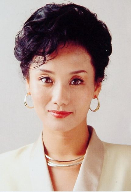 她做了十年的挂历模特因演坏女人走红张翰窦骁都叫她母亲