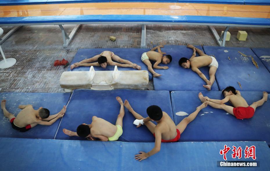 江西体操儿童的夏天 为梦想而拼搏