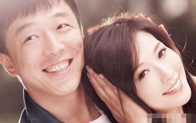 可是黄渤和妻子结婚已经22年了,人们很好奇他老婆是个怎样的人。