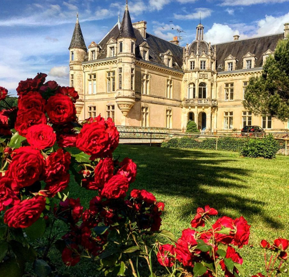 英国女医生放弃高薪工作 移居法国乡村打造童话梦幻庄园