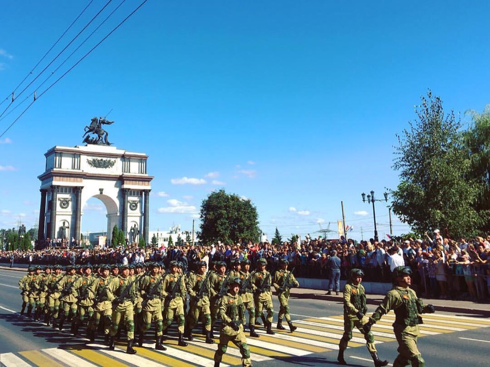 11 俄搬出t34坦克阅兵庆祝库尔斯克战役胜利75周年