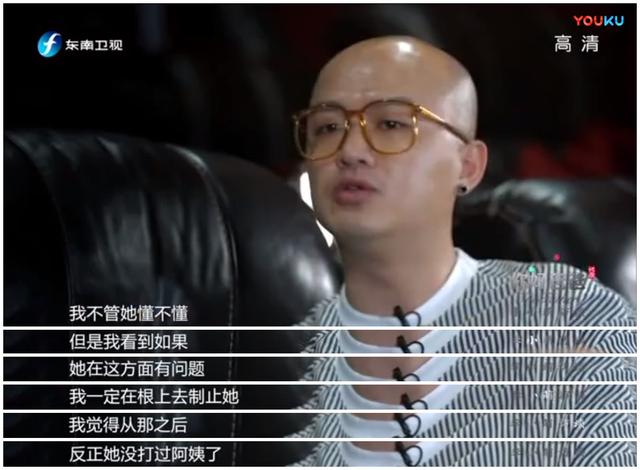 包贝尔还教育孩子要懂得分享，有吃的要先问大家吃不吃，然后自己再去吃。