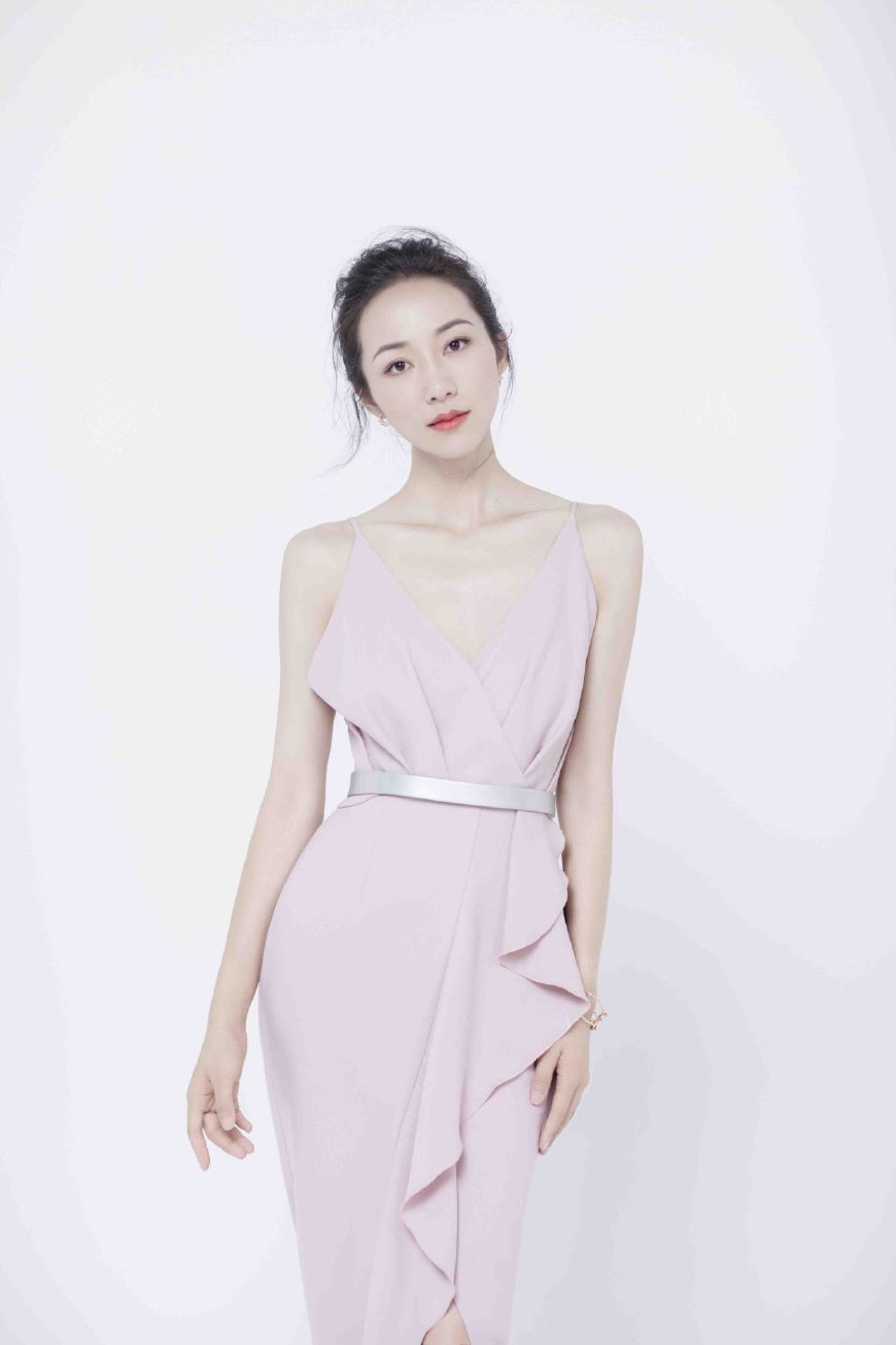 曾经韩雪在《福星高照猪八戒》里面,韩雪饰演的铁扇公主,还有王学兵演