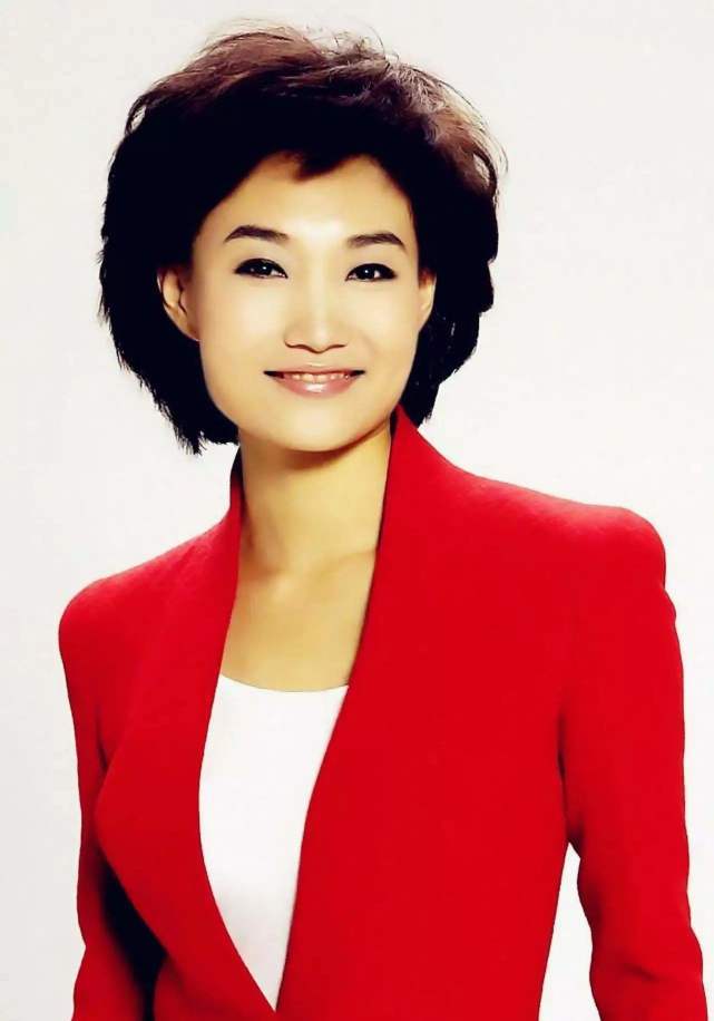 41岁李梓萌近照被称比董卿还美的央视第一美女至今单身