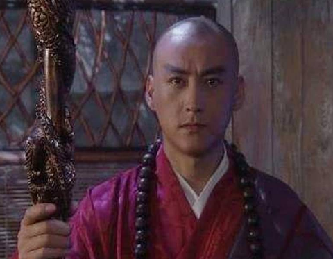 现在的刘小锋，娶了小16岁的演员朱墨，一直都是低调的他，也让他出道24年一直都是零绯闻。