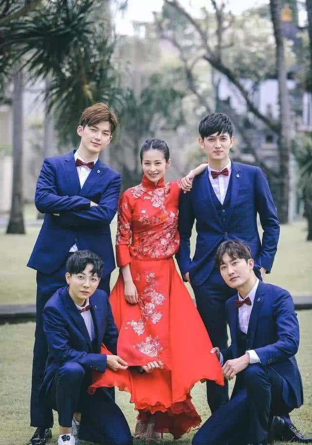 张馨予与何捷大婚在即,伴郎伴娘却玩起了神秘,他们才是最美的