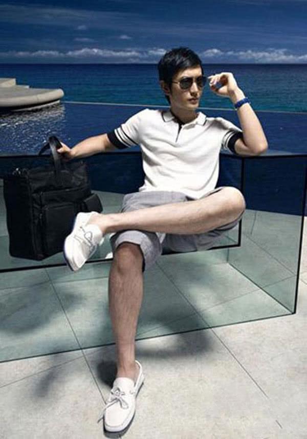 6.黄晓明细心的网友会发现,黄晓明的腿型很漂亮但是腿毛超级多很性感.