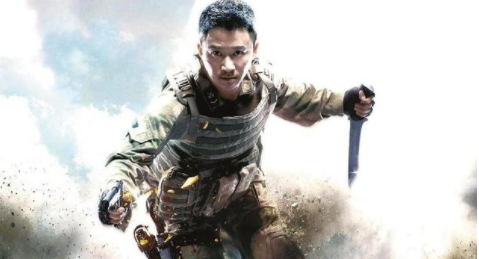 立即出现了跟风翻拍战狼——《战狼2017》,这部电影看封面就知道不怎么样了。