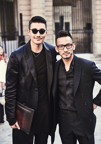 无论是看秀还是街拍，胡兵都能不费吹灰之力的帅翻整个伦敦。