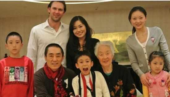 张艺谋女儿23岁嫁人却遭家暴 二婚遇瑞士富豪好幸福 张艺谋 没事 回来我养你