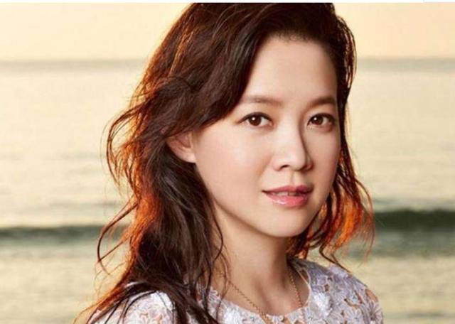 二女儿曾咏仪，现年44岁