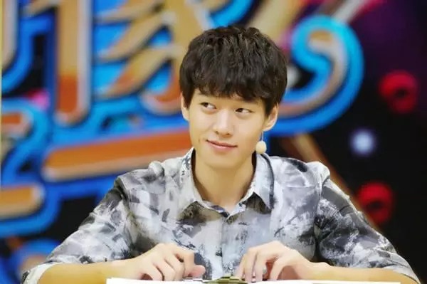 一直鲜少有绯闻传出的魏大勋,近日却被网友曝出是一名富二代,父亲(魏绍林)名下有18家公司。