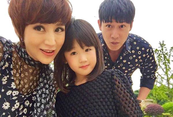 鲍蕾和贝儿，喜欢贝儿的性格啊，很单纯。大长腿也是很好的继承了