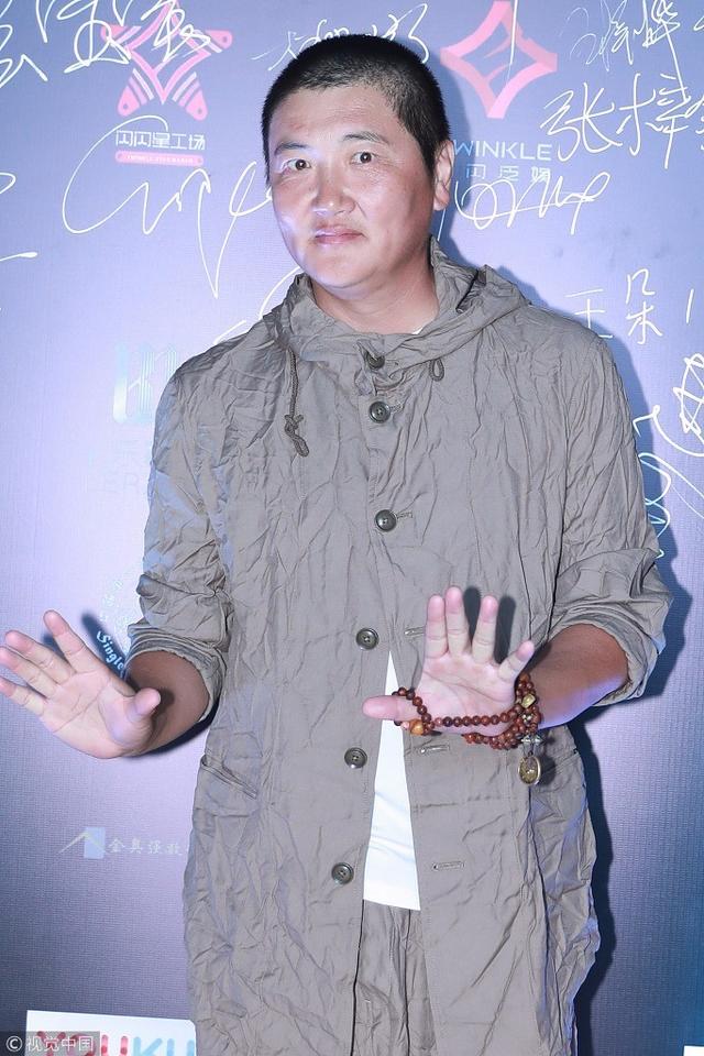 面部凹陷瘦成"纸片人",孙楠"佛系"装皱巴