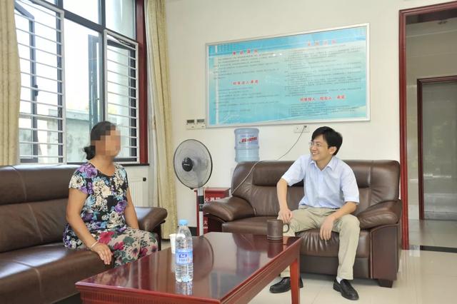 程超平同志接待信访人