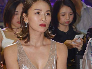 素颜的曹曦文特显老气