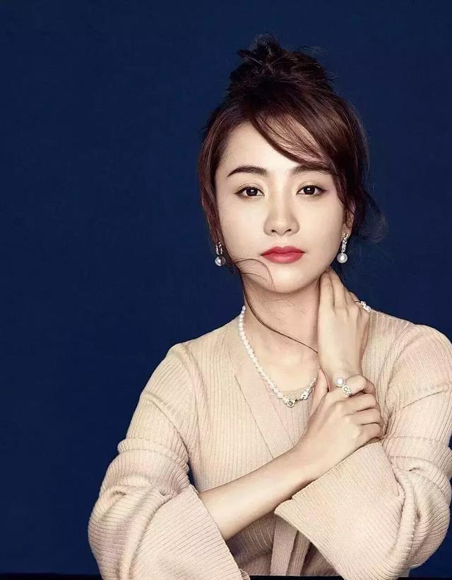 她是《陆贞传奇》里的萧唤云，虽然有心机，但泾渭分明。