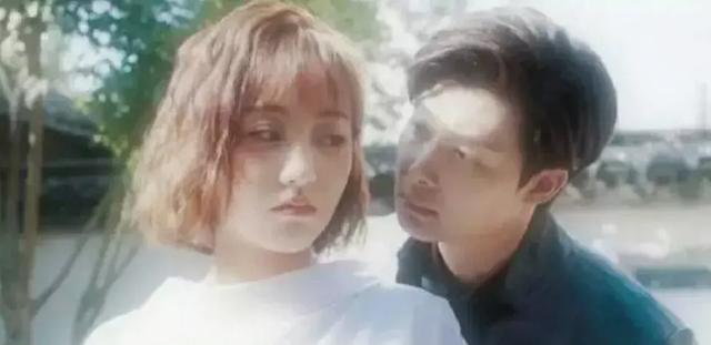 梁湾也不负所托，易容成张日山后，面对镜子做出种种花痴行为。