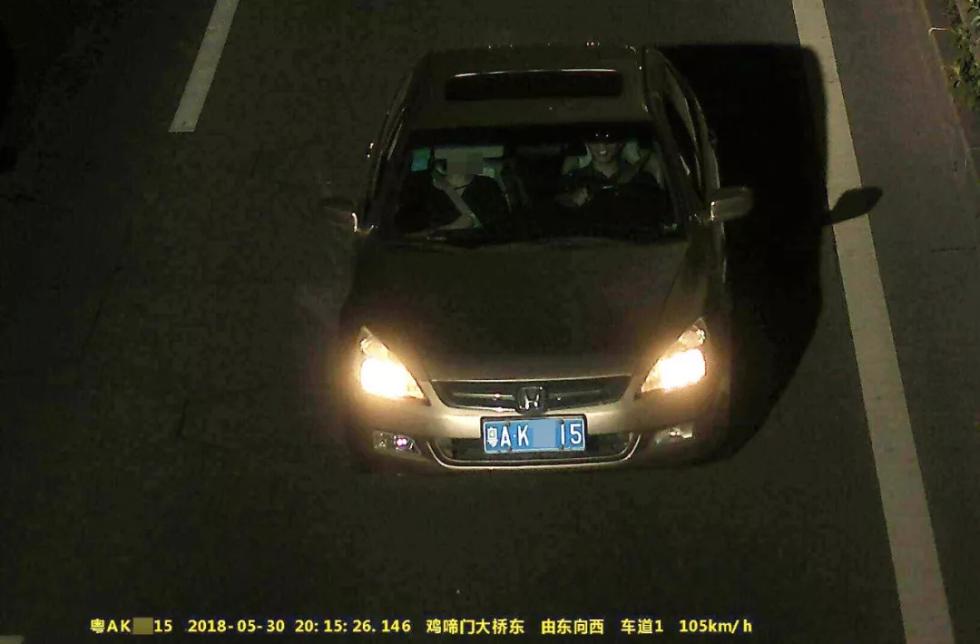 晚上开车戴墨镜竟是为了……