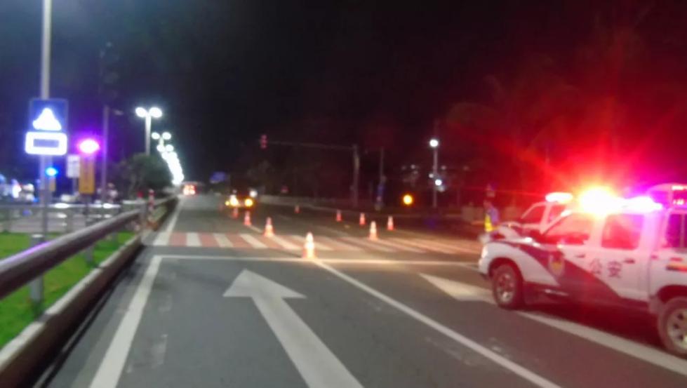 为了弄清细节,交警又调取了事发当日雅阁小车在其他路段的监控视频,竟然有了惊人发现。