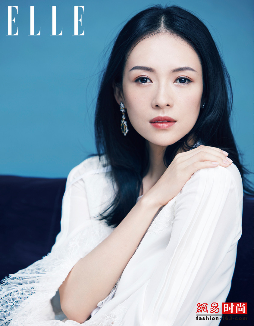 章子怡深V裸背登封面 大秀性感身材