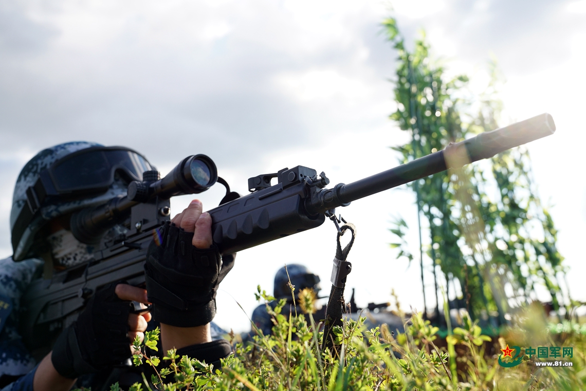 19 帅爆!空降兵某空中突击旅近距离公众面前亮相