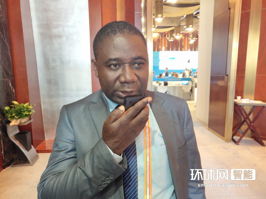 喀麦隆论坛报记者Kometa Richard Kwang