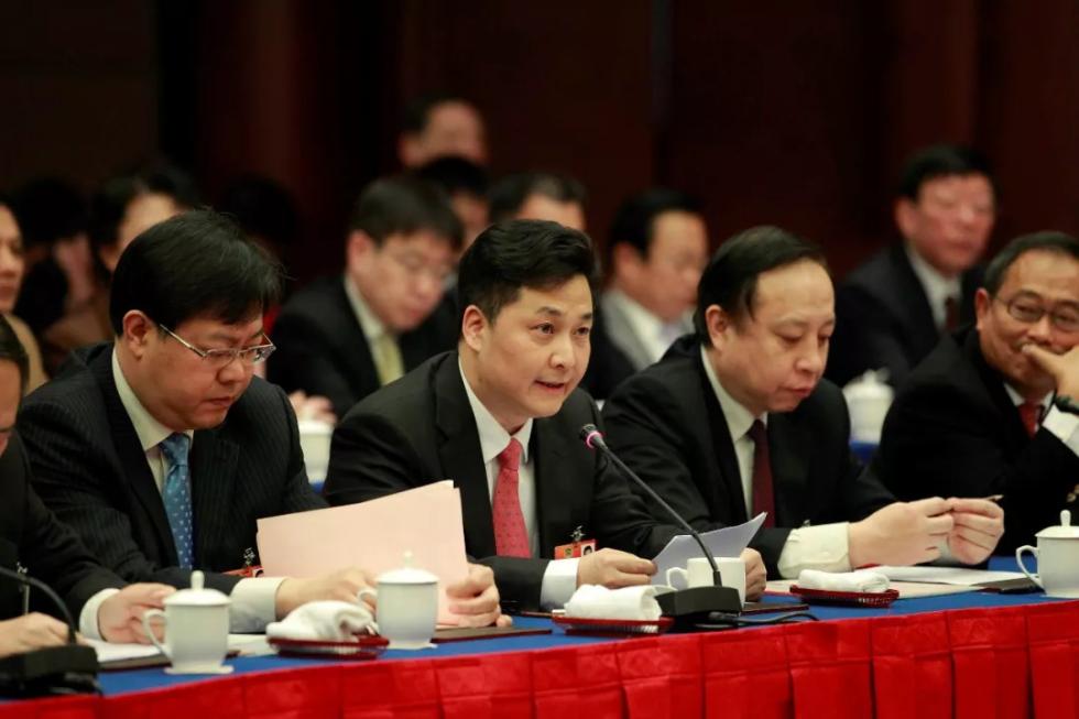 （ 朱奕龙先生在全国政协会议上发言 ）